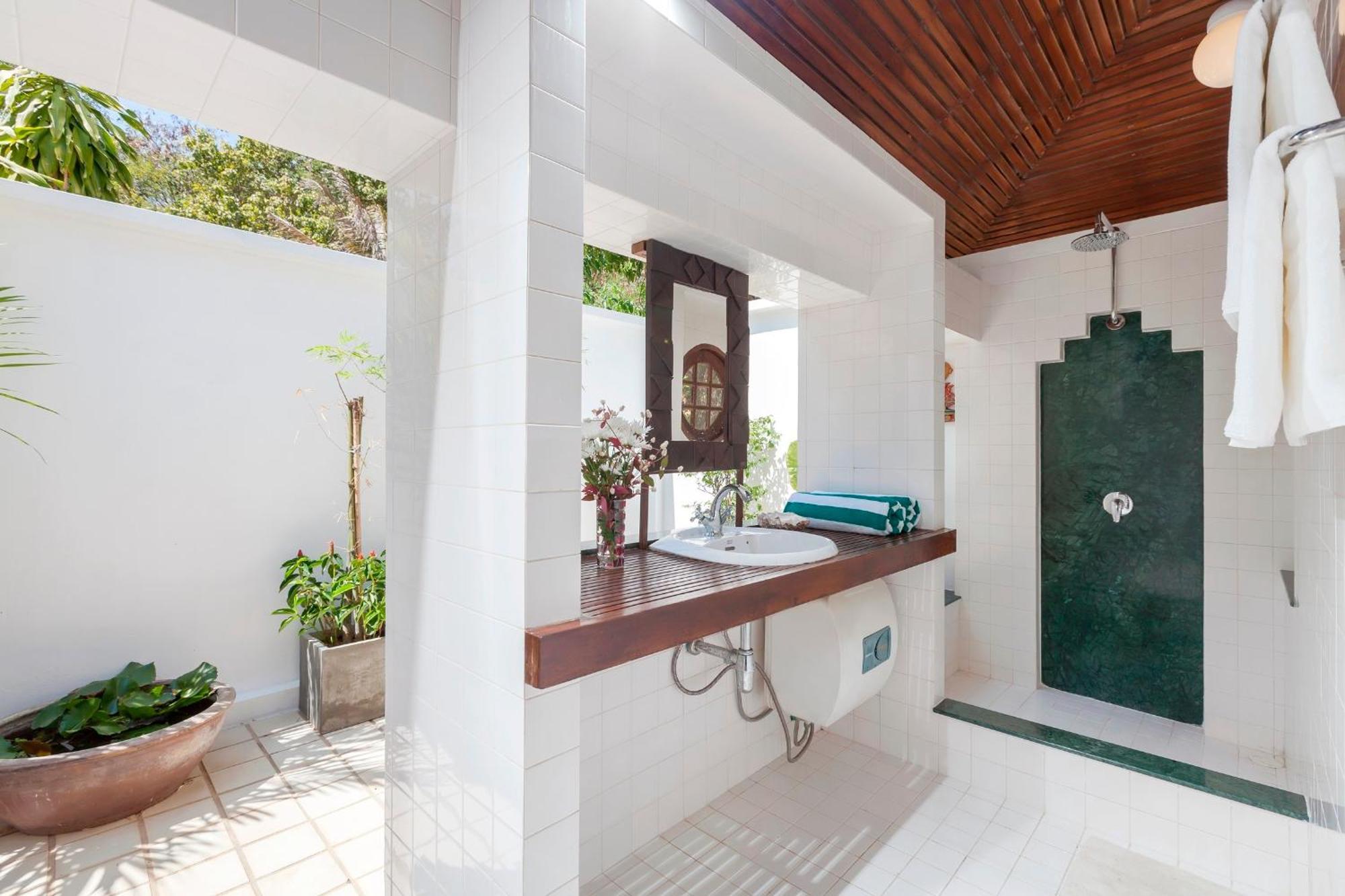 Baan Khunying - Secluded Phuket Beachfront Villa Rawai Zewnętrze zdjęcie