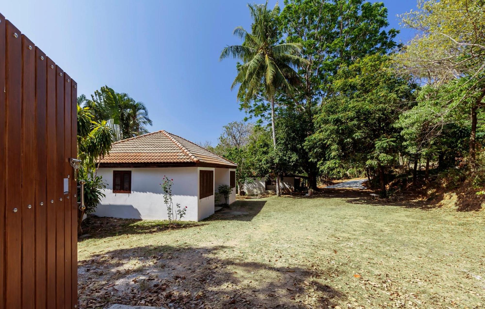 Baan Khunying - Secluded Phuket Beachfront Villa Rawai Zewnętrze zdjęcie