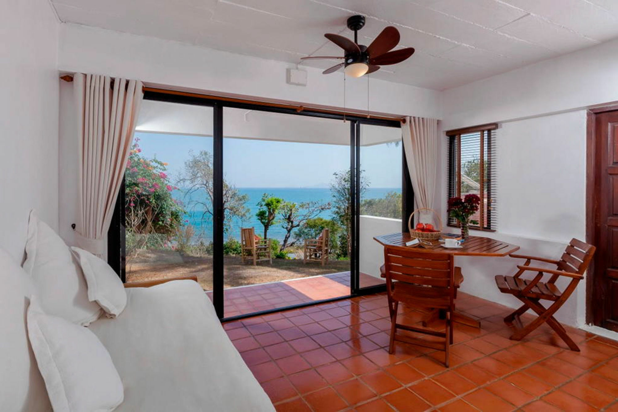 Baan Khunying - Secluded Phuket Beachfront Villa Rawai Zewnętrze zdjęcie