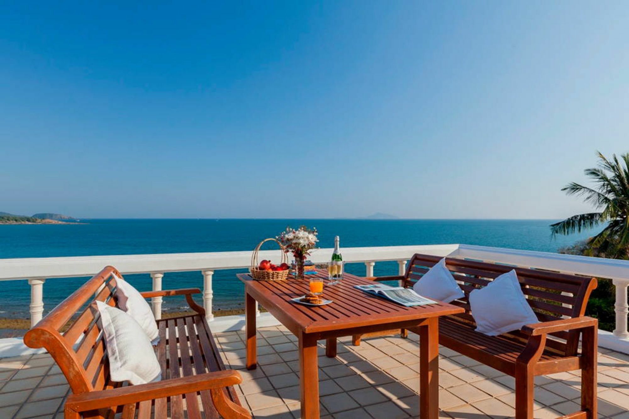 Baan Khunying - Secluded Phuket Beachfront Villa Rawai Zewnętrze zdjęcie